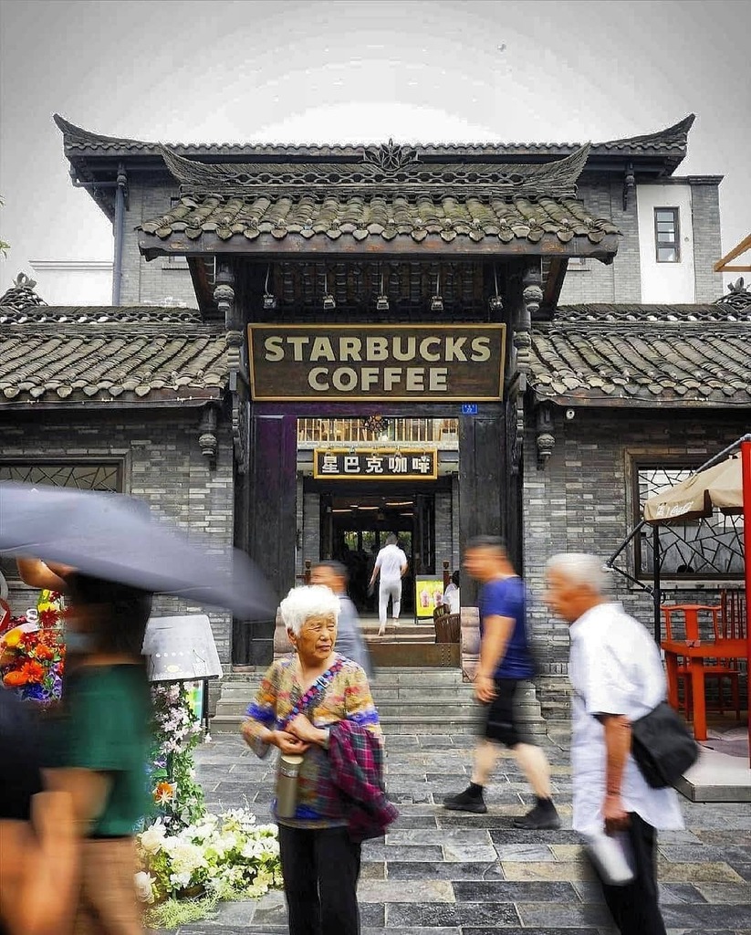 AlternBrewing's tweet photo. Old meets New #Starbucks in #China |✨ Get Featured with #Alternativebrewing &amp; Tag us 📸|
📷 by @potemal_0202 https://t.co/0d4gFLYrnz https://t.co/sVFQic2ZOA