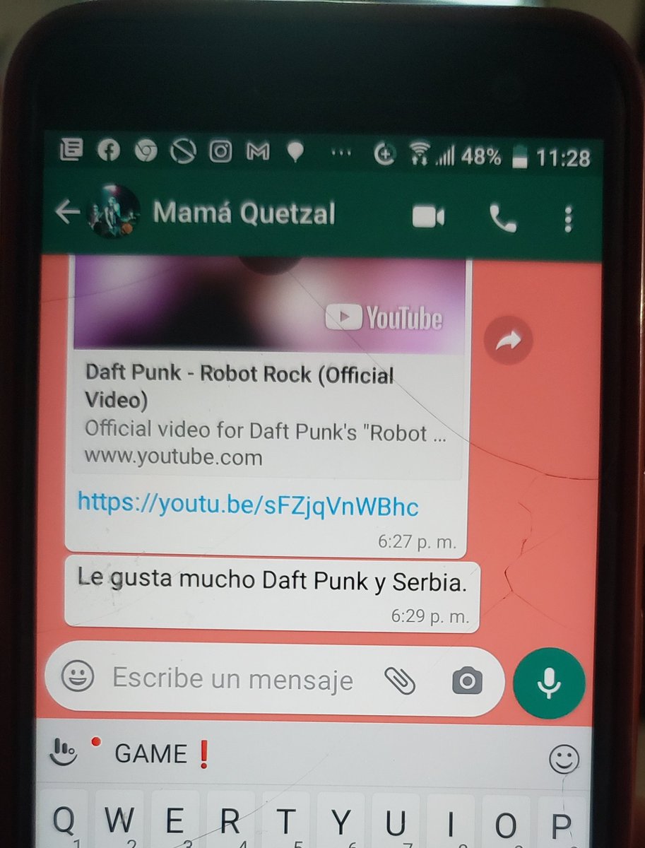 EscritorSga's tweet image. Mi esposa es educadora y en clase en línea, les pidió a los papás que enviaran la canción favorita de sus hijos para compartirla con los demás niños. Hubo de todo y las canciones infantiles y el reggaetón predominaron.
Pero, hubo un niño que salvó el día...

#DaftPunk #RobotRock
