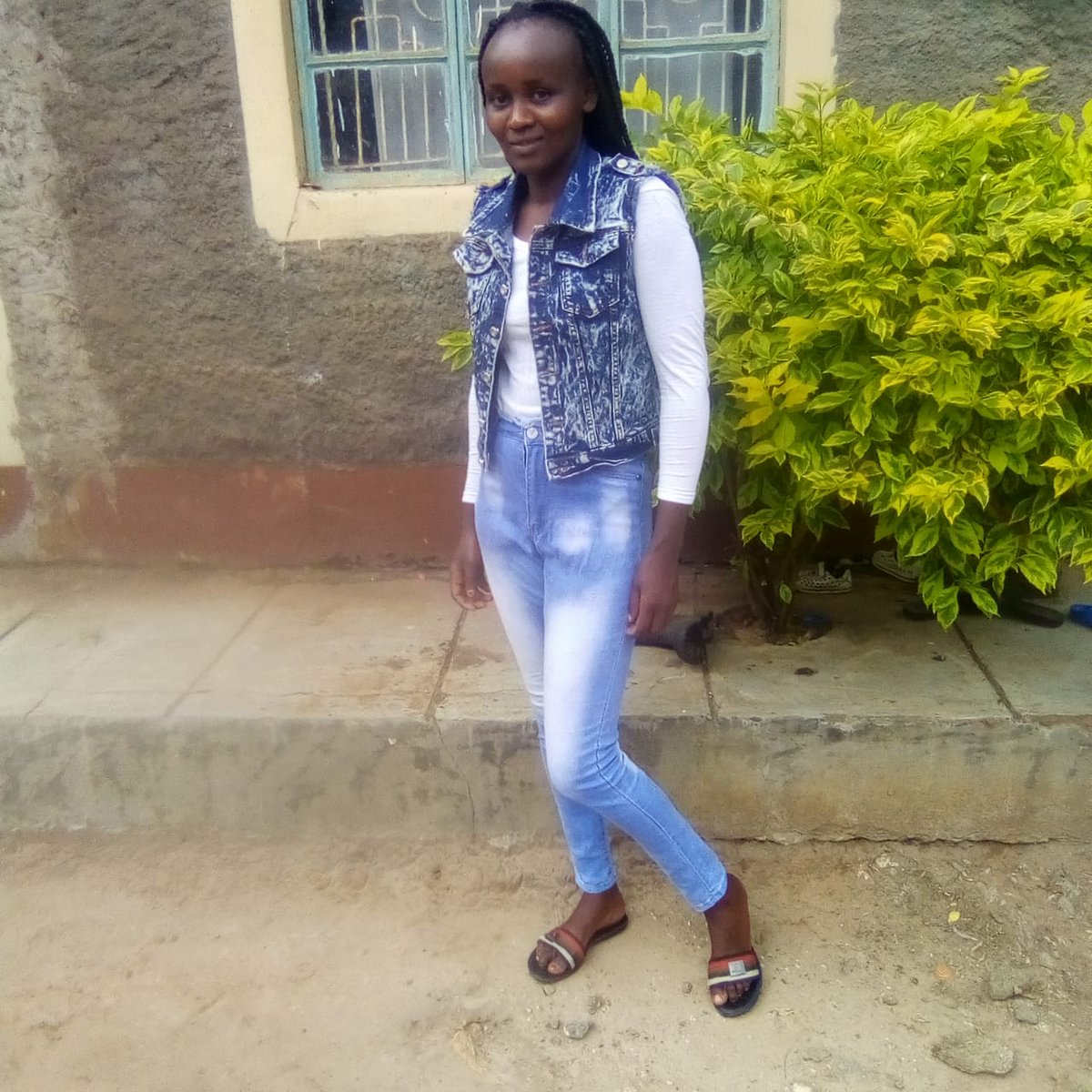 CJose2021's tweet image. Am proud of the woman you have become,mama go for the  best,mama is there to support you 
#mamas favourite
#mkono wa bwana umetubeba
#scolar at MKU taking bachelor in nursing
#proud mummy