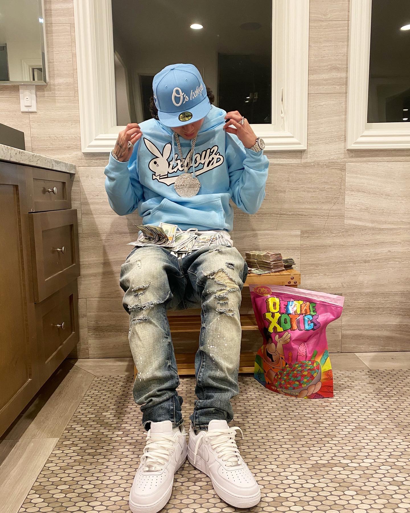OHGEESY on X TOMORROW NEW https t DiezOUyKm7 MERCH 9AM PT 12PM EST https t dobEf57hxs X