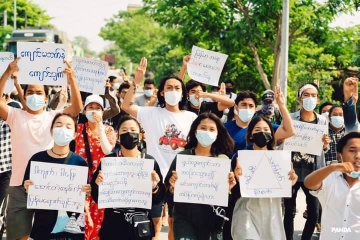 TostevinM's tweet photo. Some of the protests of the day against military rule in Myanmar #WhatsHappeningInMyanmar https://t.co/4ryqMGjYYM