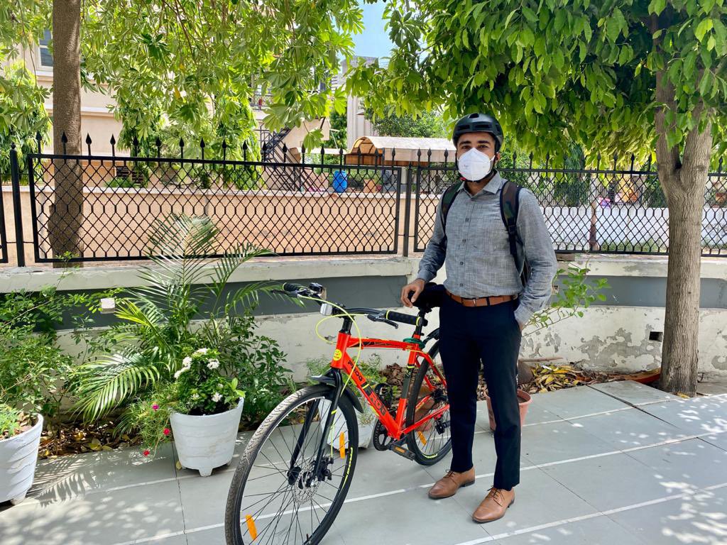 DrDilipSodha's tweet photo. #CarFreeDay once a week
એક દિવસ 🚴‍♂️ માટે

Commute by a train, bus, bicycle, carpool or walking. Work from home also counts.

@BYCS_org goal: 50% of all trips by bicycle, by 2030.

#Cycles4Change #Cycles2Work https://t.co/3dyN0ddWaQ