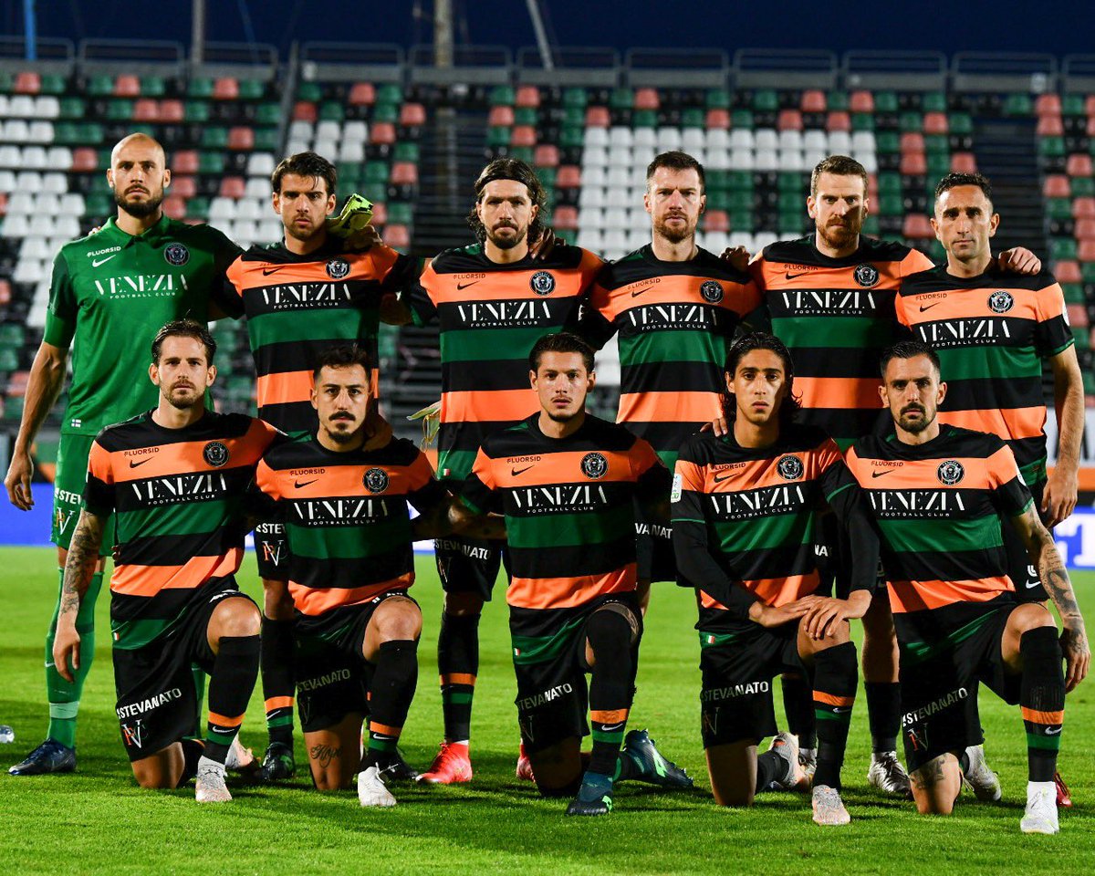 giomalago's tweet photo. Il @VeneziaFC_IT vince i #PlayOff21
di @Lega_B superando un ottimo @ascittadella73 e torna in #SerieA dopo 19 anni. Un grande applauso alla societΓ , allo staff tecnico e alla squadra per aver coronato la stagione con una fantastica promozione. Complimenti a tutti! #calcio https://t.co/1aGuwwV9Kb
