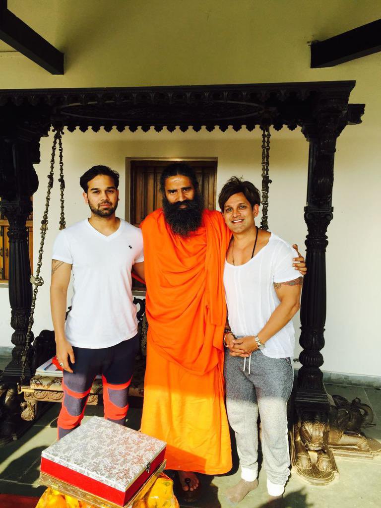 birla_vedant's tweet photo. IMA को लेकर चल रहे बहस में मैं कुछ कहना नहीं चाहता था लेकिन एक बात बताऊँ कि @yogrishiramdev से जब-जब मिला आयुर्वेद को लेकर उनकी जिज्ञासा, उसे पुनर्जीवित करने का उनका संकल्प देखा। आजकल विश्व के कोने कोने में इनके प्रशंसक हैं।आयुर्वेद की उपेक्षा के बजाय इसे फिर से जीवित करना चाहिए। https://t.co/7XGzPE1XWO