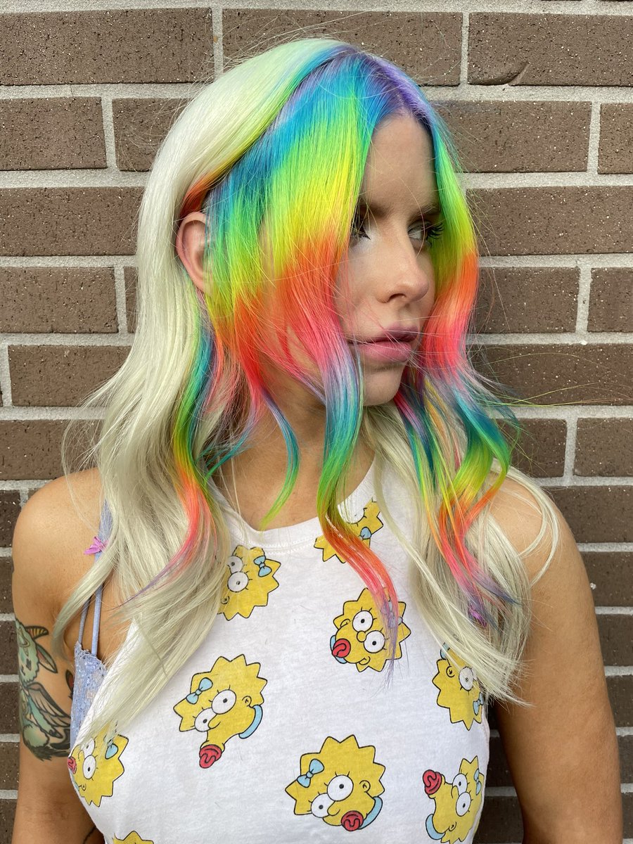 boganlauer's tweet photo. Just reminding y’all I do hair and sometimes I do the coolest shit in the world 🤸🏼‍♀️ https://t.co/8gHVXomb1p
