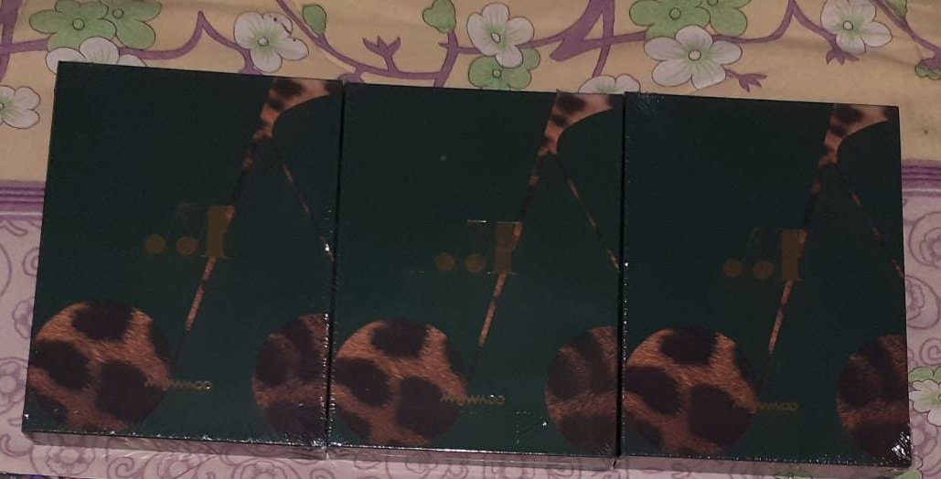 Aleevaaaa's tweet photo. Giveaway album mamamoo 
1 pcs sealed

How to join? Rt and likes twit ini dan twit yg di qoute 

Good luck! 
End 1 Juni 2021 https://t.co/IOnohkLSMf