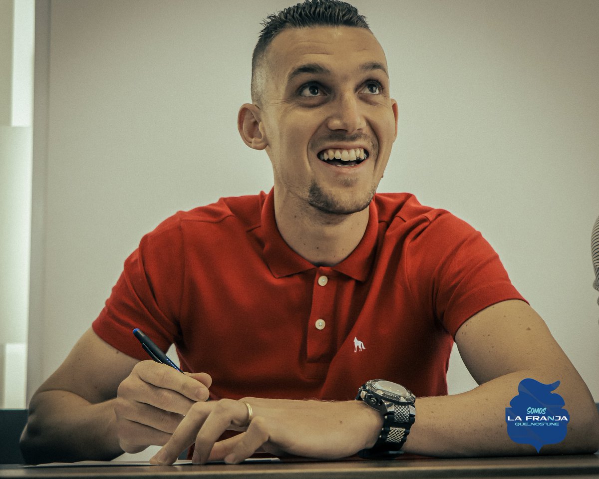 ClubPueblaMX's tweet photo. 🚨 Oficial, aquí lo vieron primero 👀 

¡@lumaia_04 será Enfranjado hasta 2️⃣0️⃣2️���4️⃣!✍🏼

El 🇧🇷 lució en la defensa poblana y aprovechamos el hot sale para hacer válida la opción de transferencia definitiva 🛒🛍

#LaFranjaQueNosUne🎽 https://t.co/87TvE80jJe