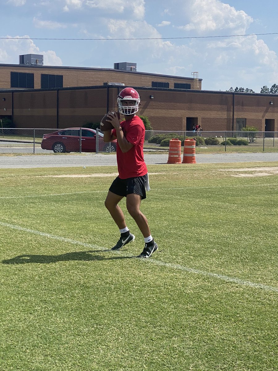 ApplingRecruits's tweet photo. 2 Pirate signal callers putting in work on day 4! #BoomtheCannon 🏴☠️🔴💣 https://t.co/TSptNYWL8k