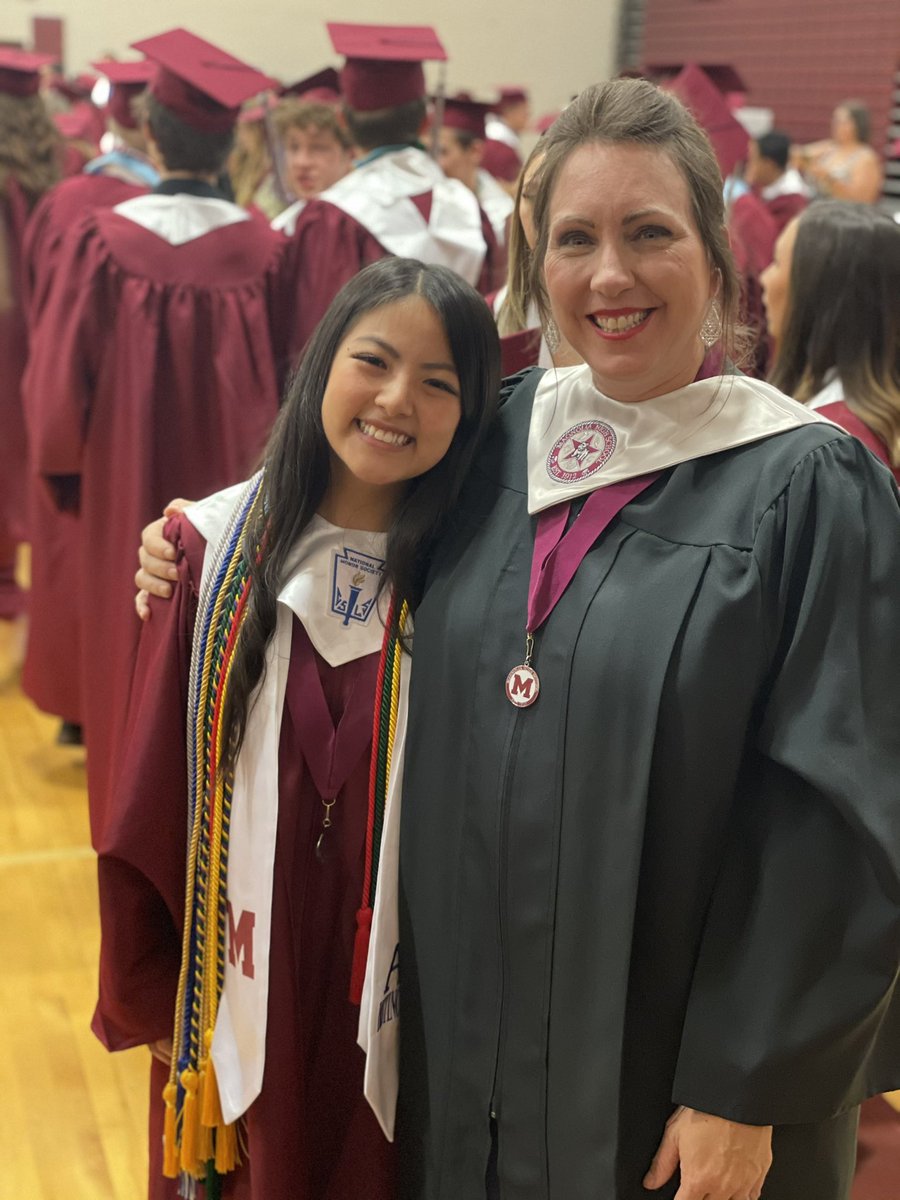 coachsaldanaMHS's tweet photo. It’s a great day for a graduation!!! Congrats, MHS Class of 2021!!! ❤️❤️❤️❤️@MagnoliaHighTX https://t.co/3SgazP7eav
