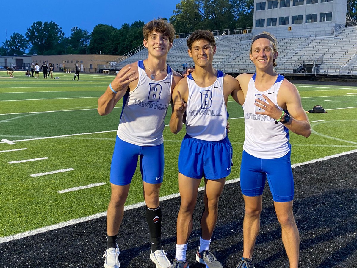 Bulldogs advancing three runners to IHSAA State Finals.  Gunter, Kuisel and Moster.