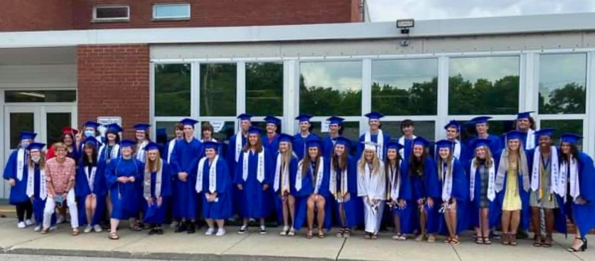 chuffmanhansman's tweet photo. I love this tradition 💕how amazing is Cathy Barwell for showing up??!!! It’s no secret that this group had the best of the best throughout their years at Ryland! 💚💚💚🐯#Rylandheights #shseagles #nextstopUK https://t.co/wsTS0K0ORc