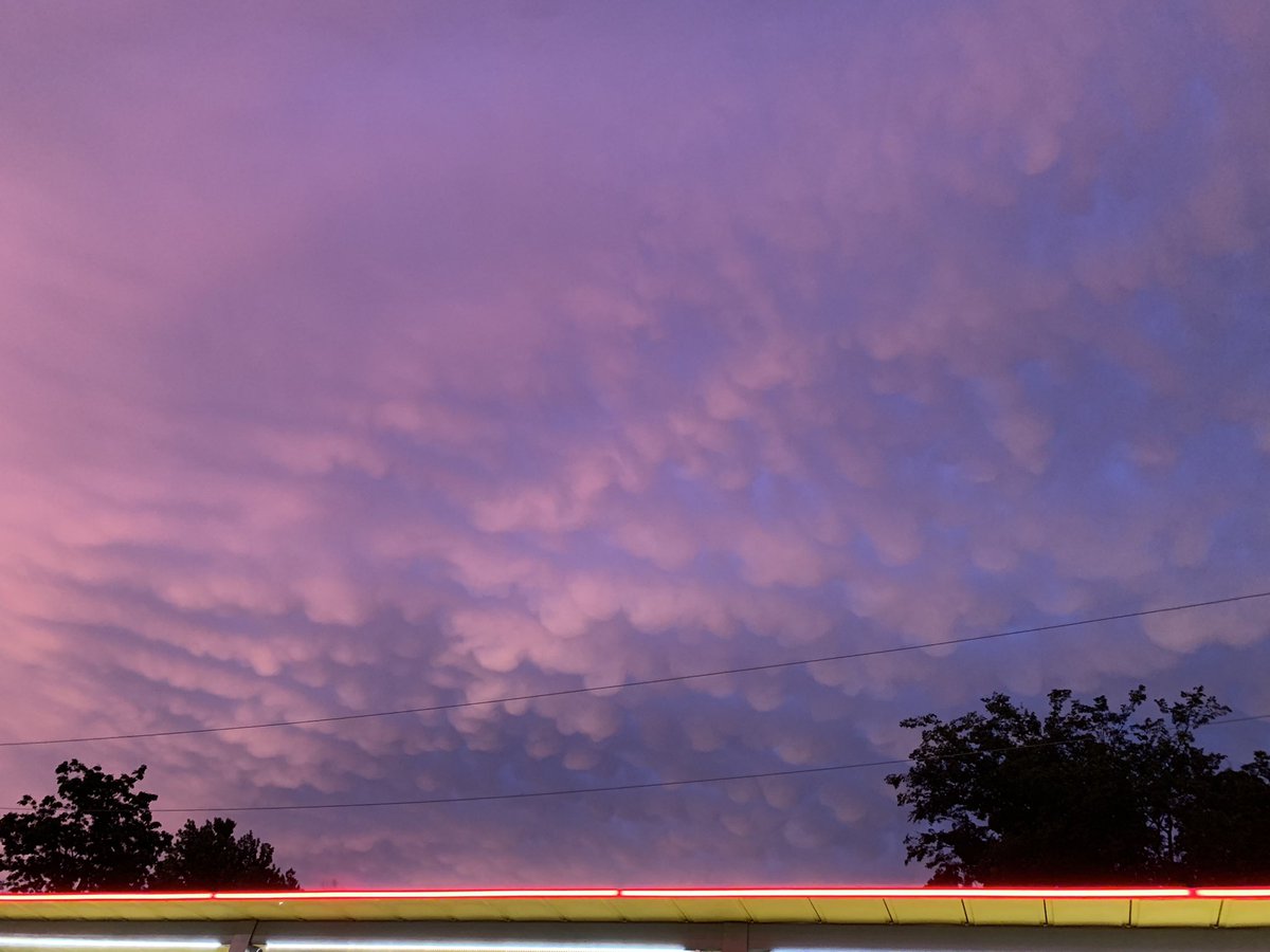 benjamincassody's tweet photo. #oklahoma mammatus clouds @jamesaydelott https://t.co/gOf3uoF6cL