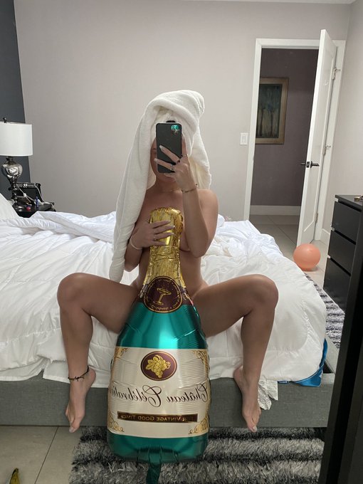 Going live on my OF tomorrow at 9pm EST😏 you won&rsquo;t wanna miss you, Lino in bio https://t.co/0YM2cEtg