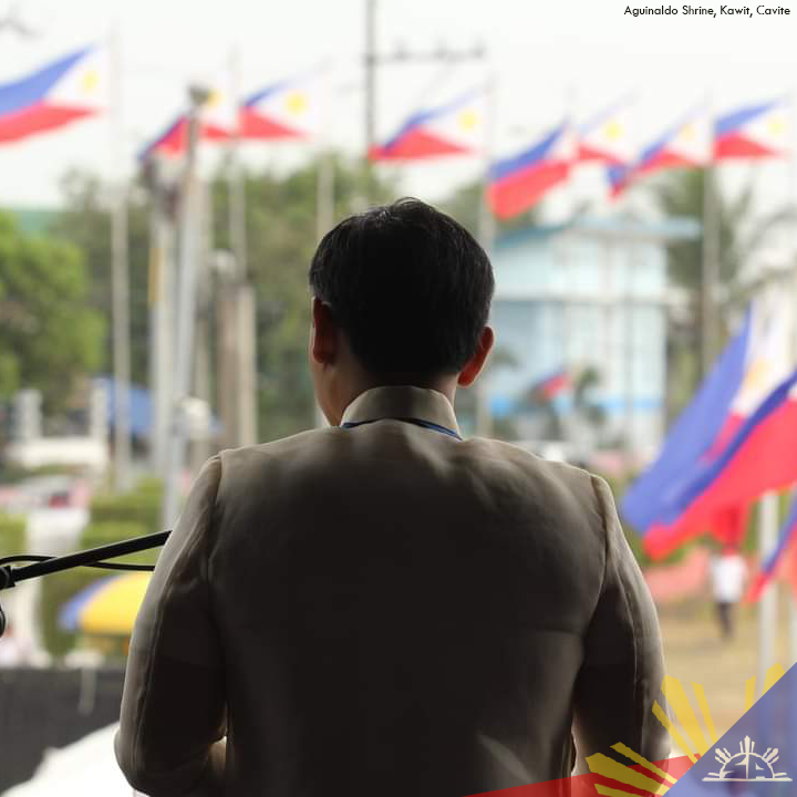 SonnyAngaraNews's tweet photo. Today we commemorate the day that the national emblem was first unfurled in Cavite (1898) and the beginning of our National #FlagDays 🇵🇭 which run from May 28 to June 12.
📷Sen. Sonny Angara in Kawit, Cavite three years ago.
#FlashbackFriday #ProudlyFilipino #NationalPride https://t.co/XlSXpYipY1