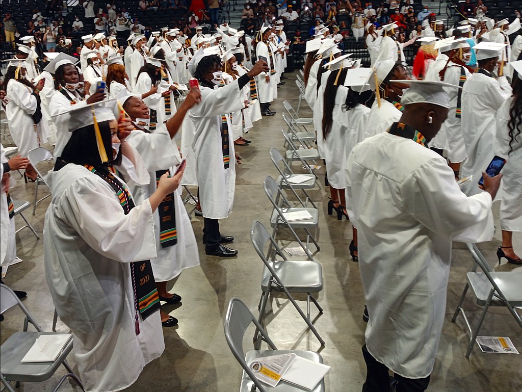 c23_vicky's tweet image. For the last two days I ran camera for the seven graduating high schools in my city. I noticed something new, just as they are about to be pronounced graduated nearly all of the students take a selfie. It creates an interesting image. Very 21st Century. #classof2021 #selfie