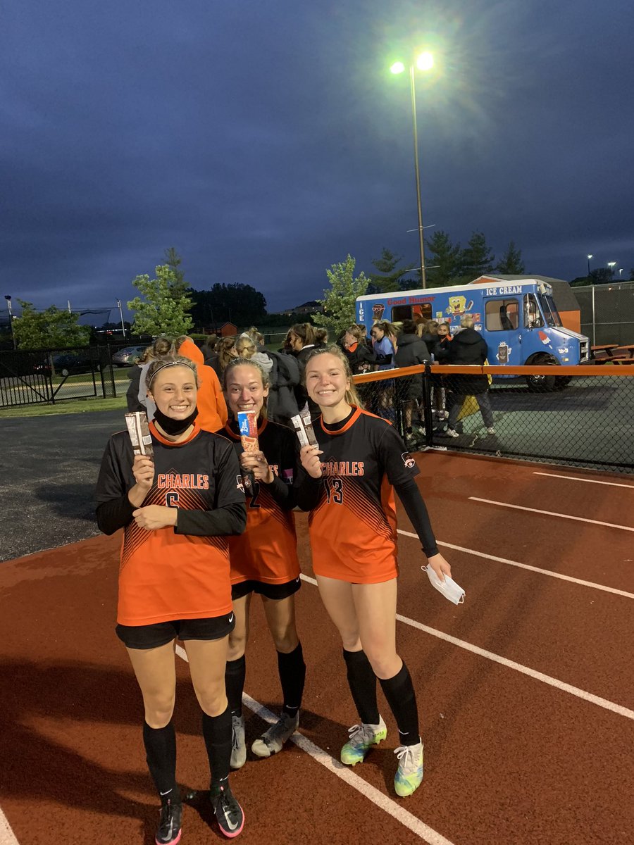 Proud of these girls 👏
🟧All 3 levels finish undefeated as DuKane Conference Champions. 
🟧Varsity 14-0-0
⬛️JV1 11-0-0 
⬜️JV2 8-0-1 🔶 

⚜️⚜️⚜️⚽️⚽️⚽️🏆🏆🏆