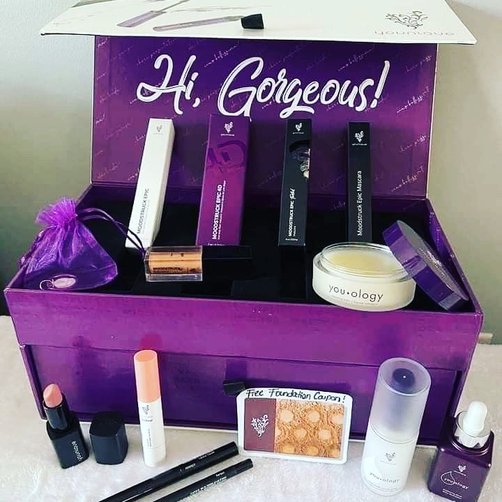 Heyyyyy gorgeous 😘
It's been a while since I've hopped on twitter...I'm more active on Instagram and Facebook...but I'm BACK!

Mays beauty box is awesome!!
Nows the time..
Dm me, let's chat younique.