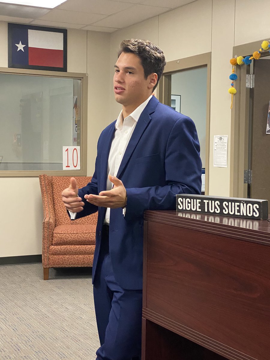 Kenzo Viteri 🏈 at the Senior awards being recognized for Excellence in Spanish and his Naval Academy scholarship. He was also surrounded by KLEIN HS staff members who he loves and admired! Thank you for all your support throughout these past 4 years! ❤️