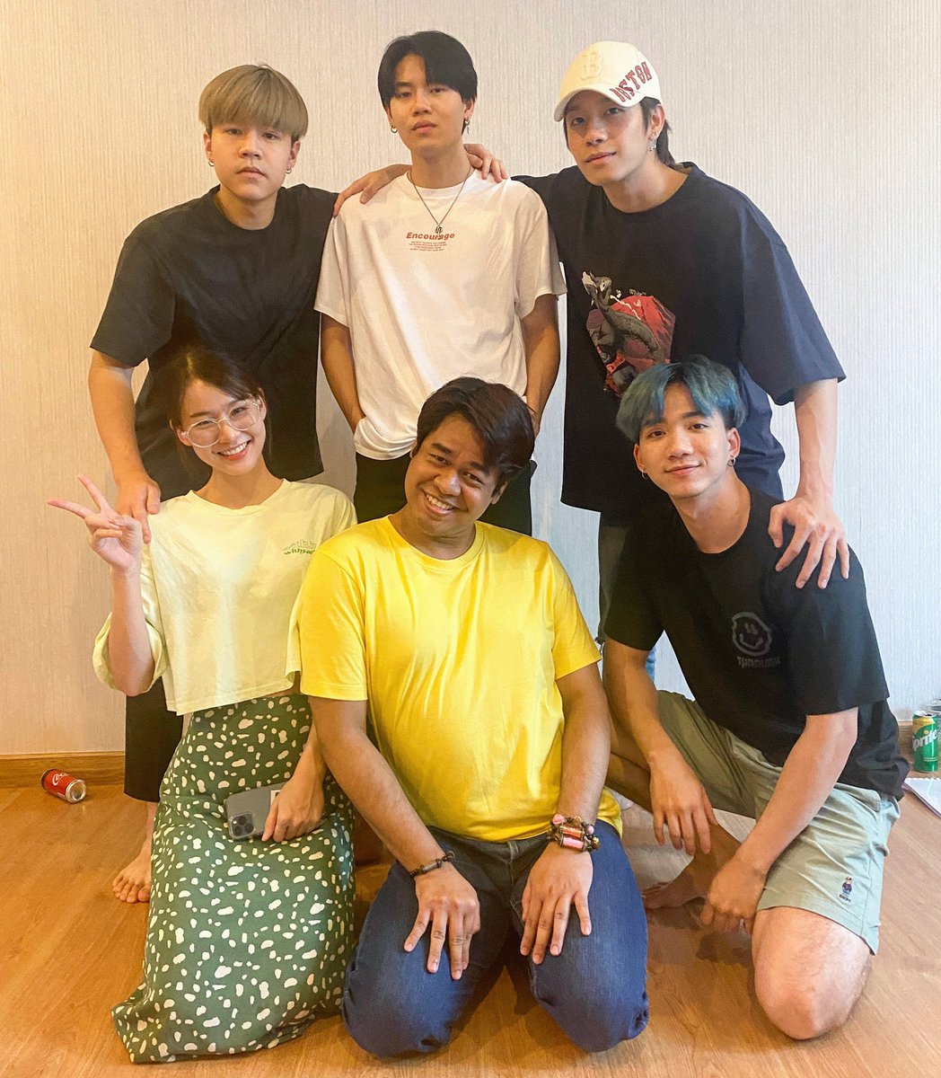 enoflove's tweet photo. อรุณสวัสดิ์ยามเช้า พี่วีและแก๊งค์เพื่อนๆพร้อมที่จะลุยกับการworkshopแล้วจ้า เป็นกำลังใจให้น้องๆกันด้วยนะคะ สู้ๆจ้าทุกคน 😘

#workshopกลรักรุ่นพี่ https://t.co/UeIdOmV1Pw