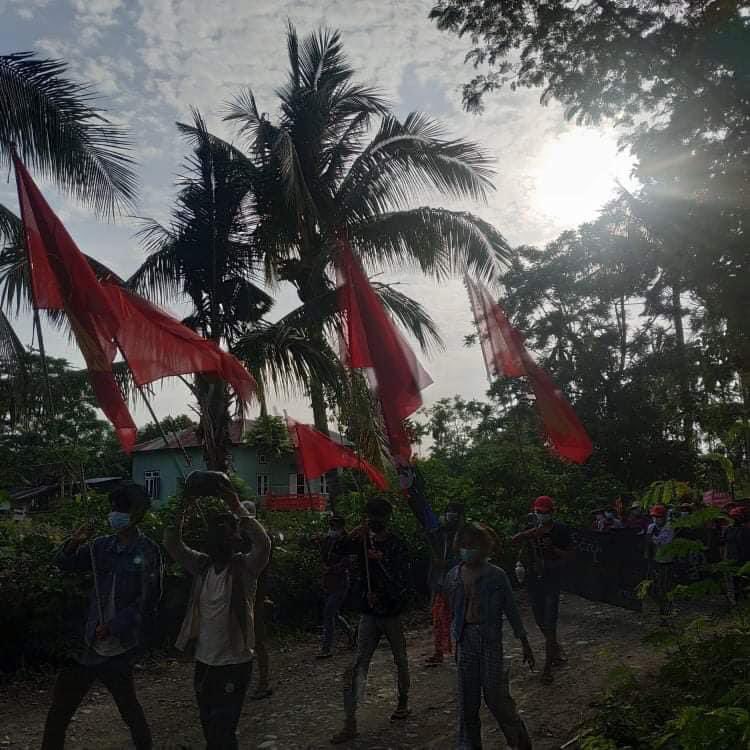 Residents in Kale, #Sagaing Region, continued their daily anti-coup protests today (May 28). 
#May28Coup #WhatsHappeningInMyanmar