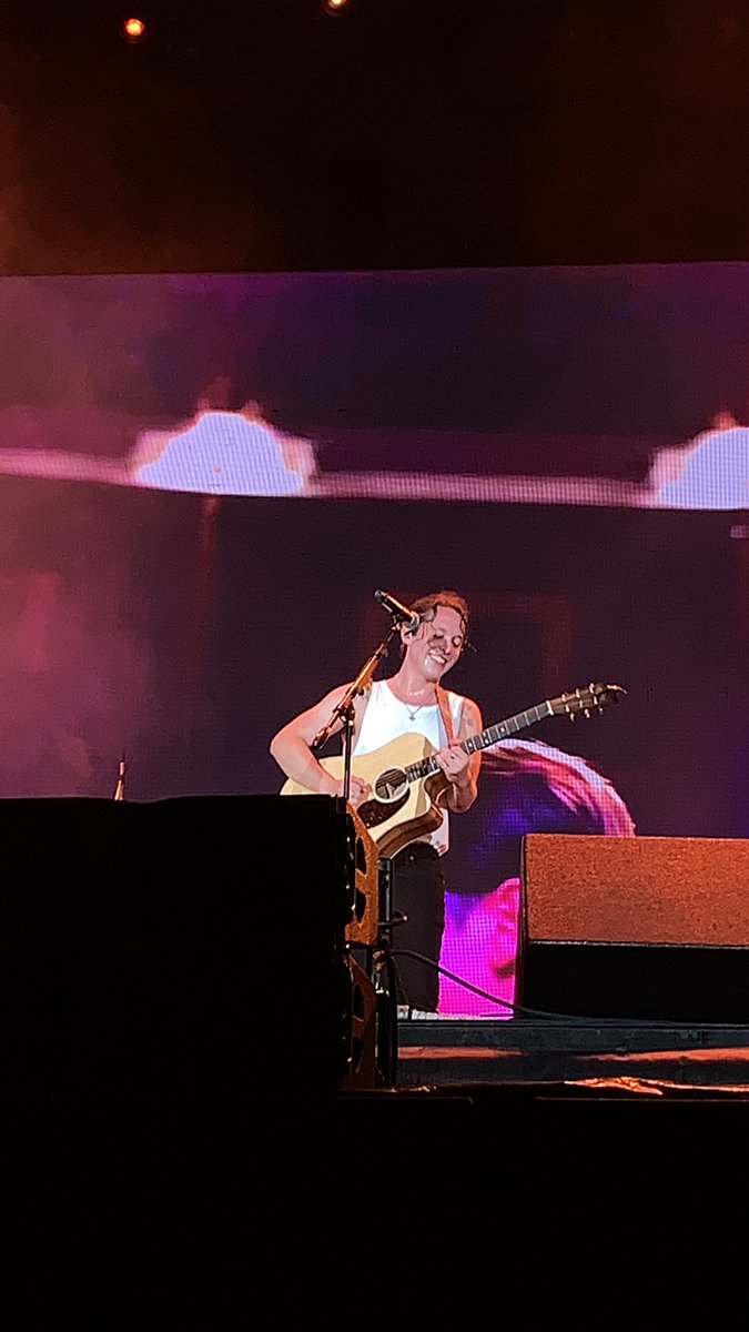 ExaFM's tweet photo. .@chucho_rivass cerró la noche con “Como Tú” canción en la que comparte créditos con @yuritaflowers 😍 terminando la velada de una forma muy emotiva 💗

#ConectaEnVivo #DeTodosDepende https://t.co/oXYetoDlLa