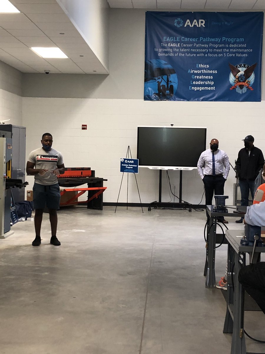 4geeman's tweet photo. @ChiCityColleges @OliveHarvey_CCC @AARCORP Terrific #Aviation Tech Information Session at @OliveHarvey_CCC today! #CommunityCollege #education is transformational. #DreamBigGoLocal. Soar into the Summer, as the Sky’s The Limit. Hat tip to my #DoingItRight #WorkAsOne #AARCORP. colleagues across the world. #success #equity https://t.co/mujx9ukgTm