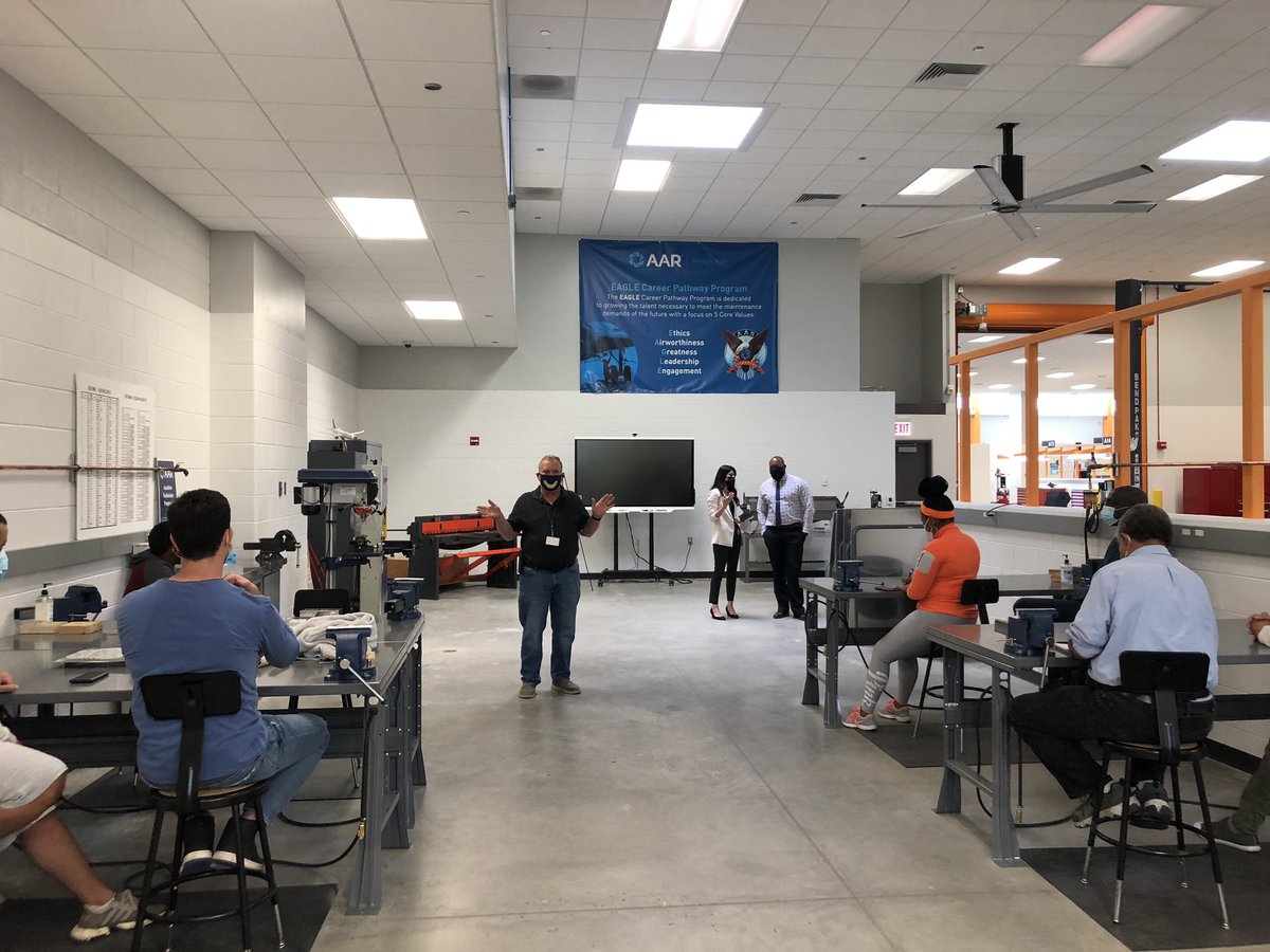 4geeman's tweet photo. @ChiCityColleges @OliveHarvey_CCC @AARCORP Terrific #Aviation Tech Information Session at @OliveHarvey_CCC today! #CommunityCollege #education is transformational. #DreamBigGoLocal. Soar into the Summer, as the Sky’s The Limit. Hat tip to my #DoingItRight #WorkAsOne #AARCORP. colleagues across the world. #success #equity https://t.co/mujx9ukgTm