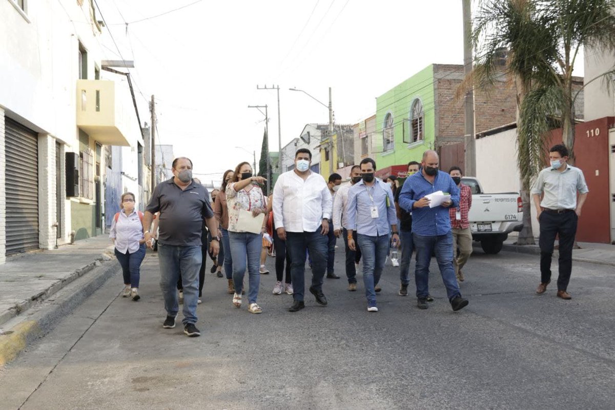 LaloLomeli__'s tweet photo. Esta tarde tuvimos un diálogo colaborativo con vecinos y vecinas de las zonas de Cruz del Sur I, hablamos sobre seguridad y el próximo temporal de lluvias.
1/3 https://t.co/hNVPOB2pPs