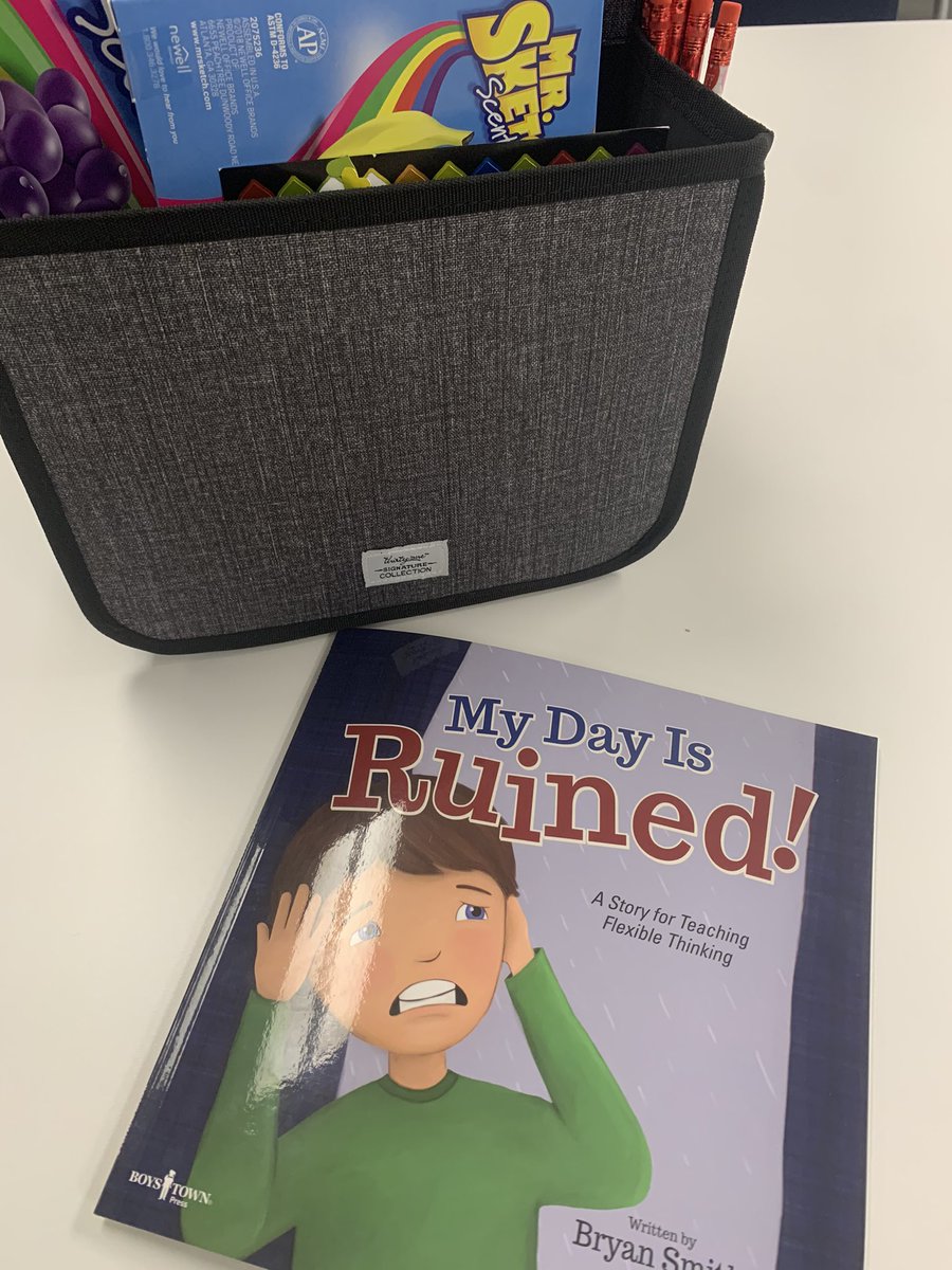 JMadrid_YISD's tweet photo. @jamaya_JCE’s scholar thought it was so cool that the character in the book is a 3rd grader just like him. We took turns reading and discussing flexible thinking. He made a poster of the 4 steps as a reminder. @juliacookonline https://t.co/Fl8jneBCXZ