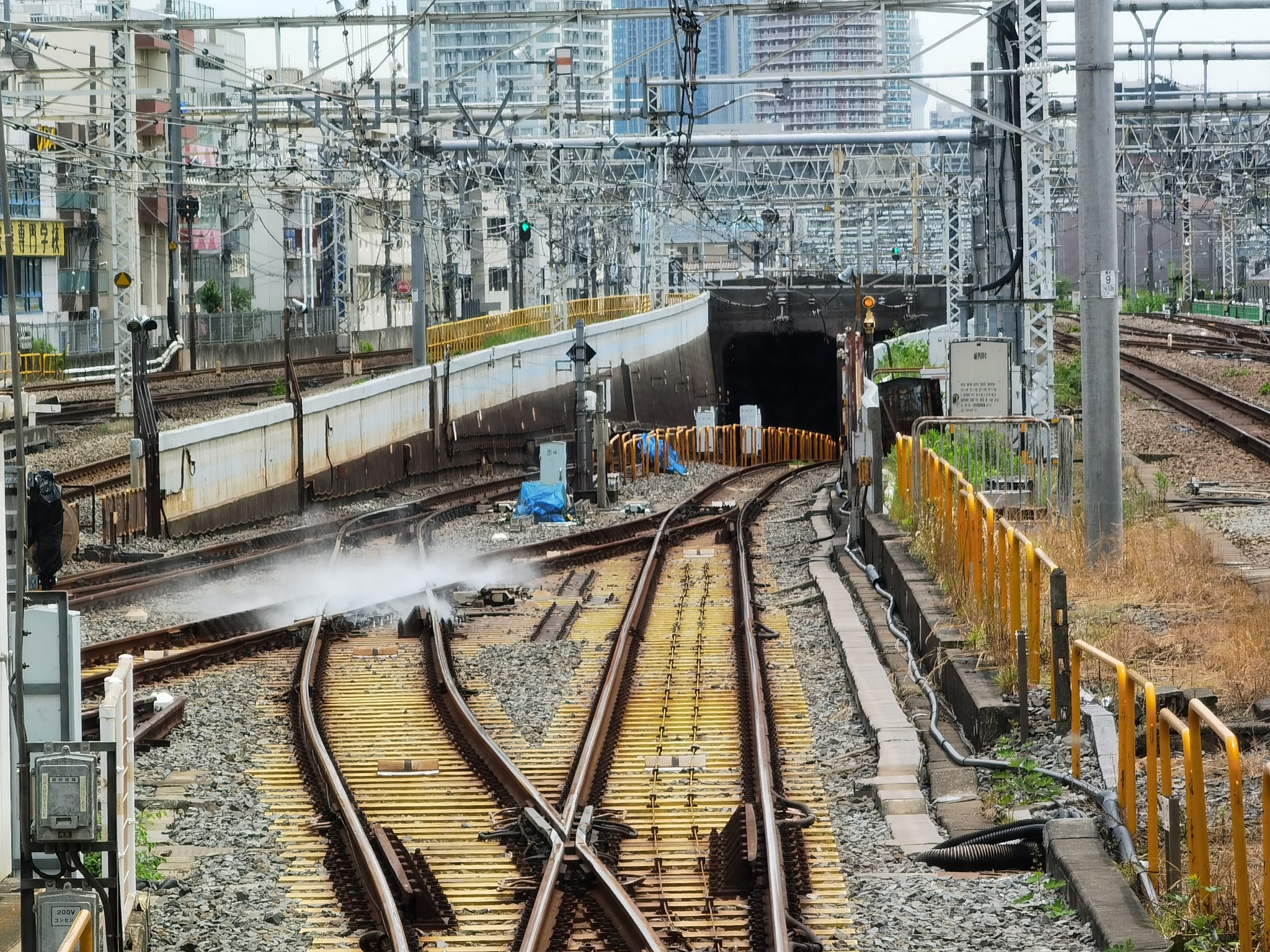 中野駅 線路から出てる煙はなぁに Twitter