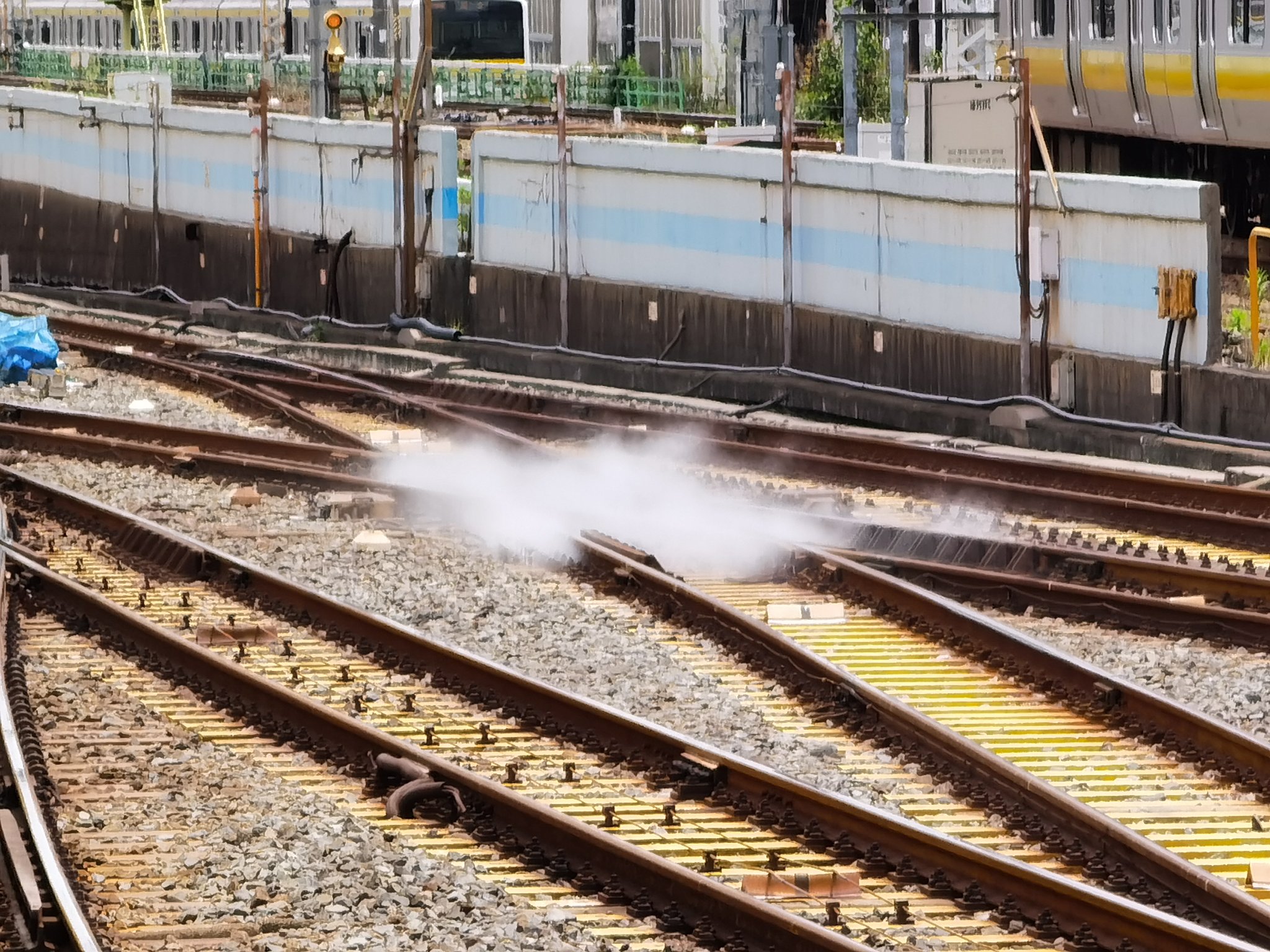 中野駅 線路から出てる煙はなぁに Twitter