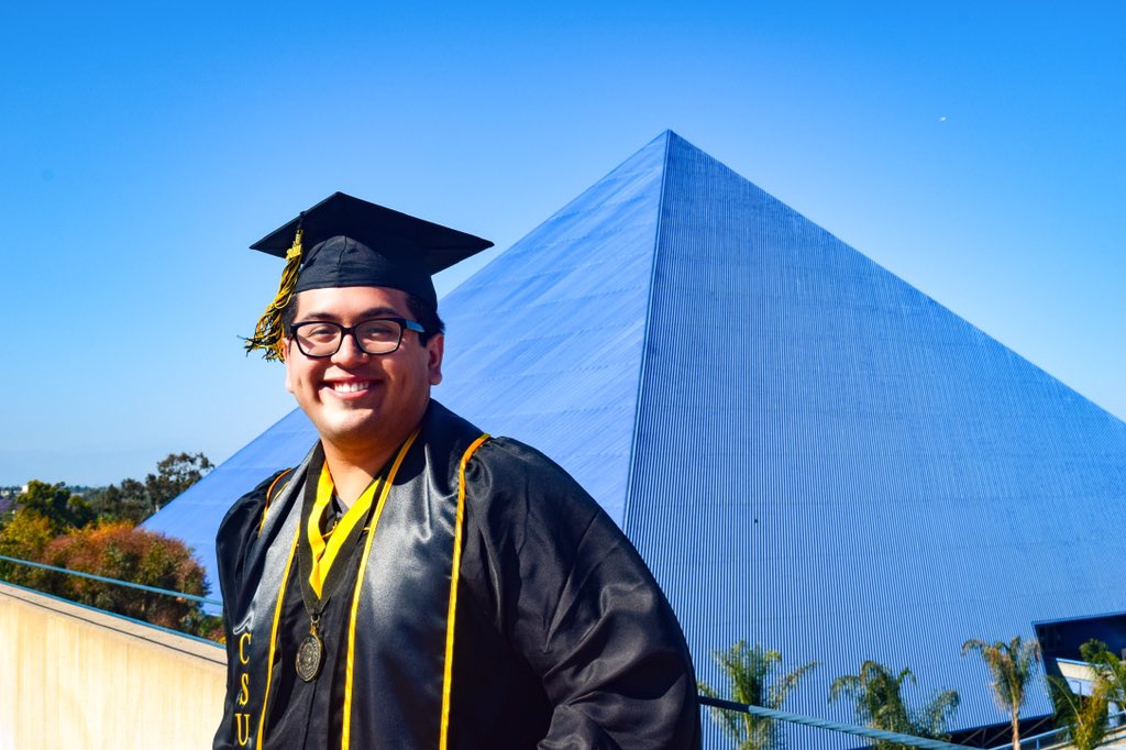 _yasmincortez's tweet photo. I’m really proud of my brother Leo, if I think about it too much I might cry. To me he’ll always be little (even if I had to get on a stool to take pictures of him.) He worked really hard for this, congrats! 🥺✨#BeachGrad2020 #BeachGrad2021 https://t.co/Ui96rSfdsL