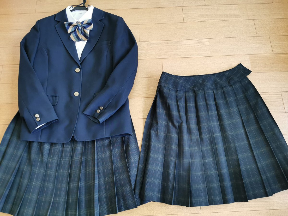 千葉県立流山高校の制服セットを買い取らせて頂きました。少し緑入る