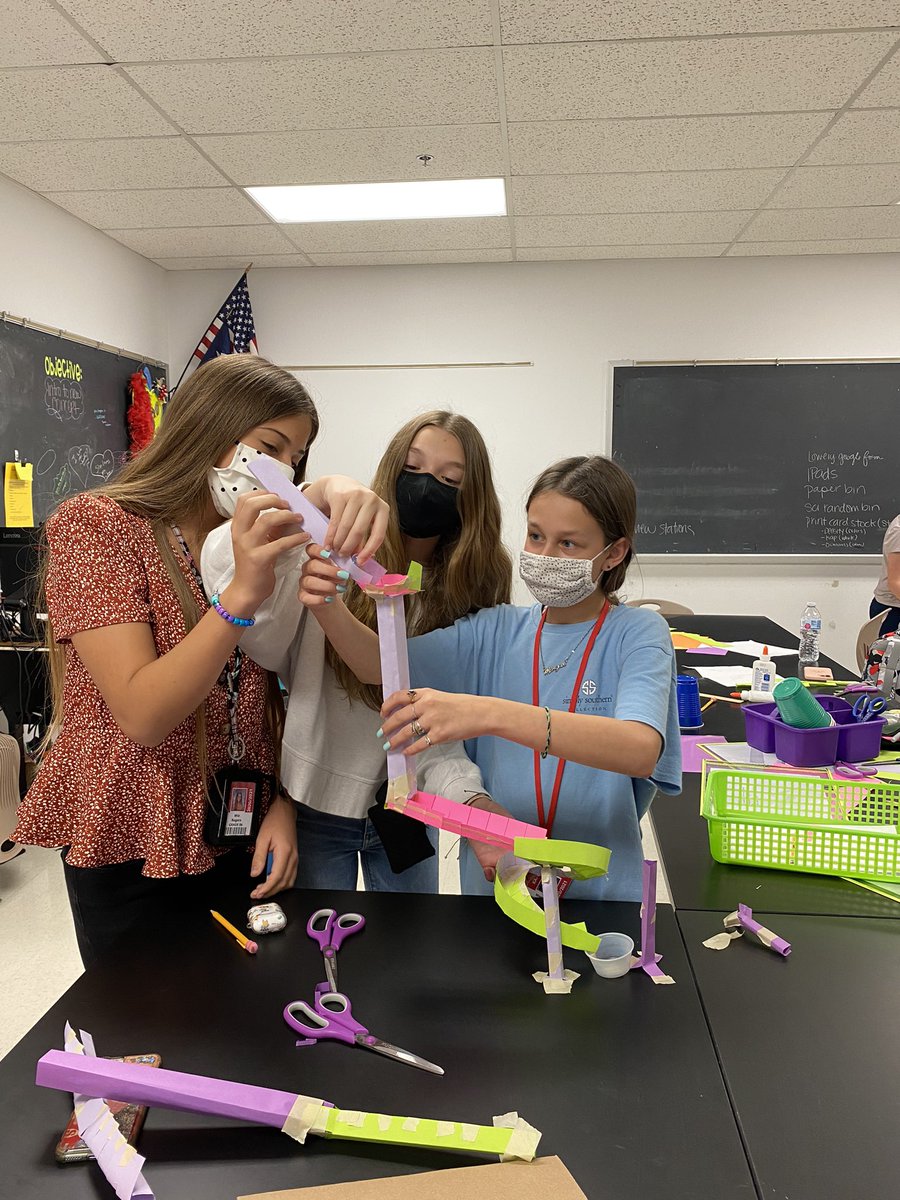 MrsHugginsClass's tweet photo. Just wanted to share some of our paper rollercoasters! So proud of my lovies for these amazing builds!! #kjhpride #kisdscience #stem https://t.co/9xemAujnxg