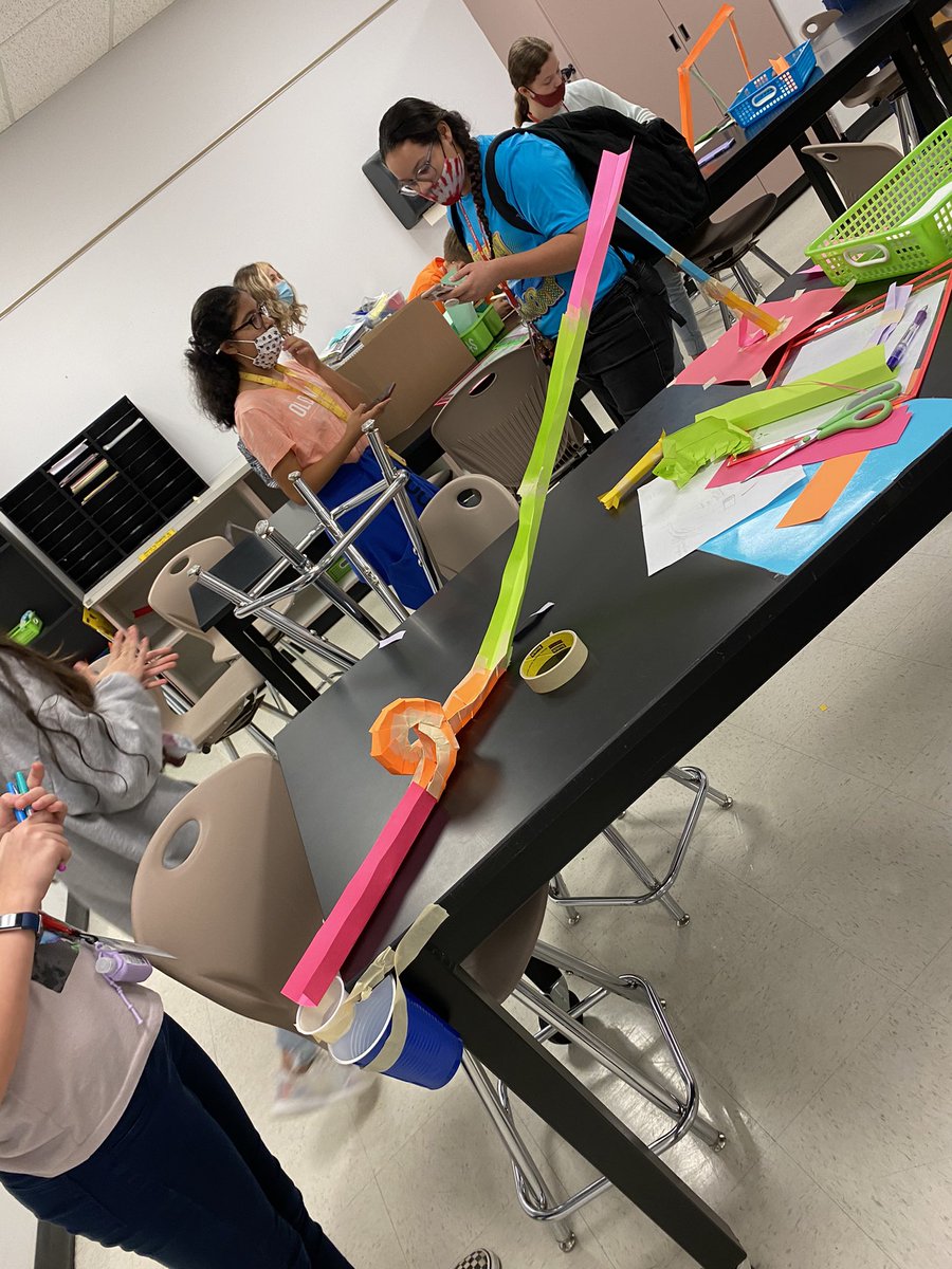 MrsHugginsClass's tweet photo. Just wanted to share some of our paper rollercoasters! So proud of my lovies for these amazing builds!! #kjhpride #kisdscience #stem https://t.co/9xemAujnxg
