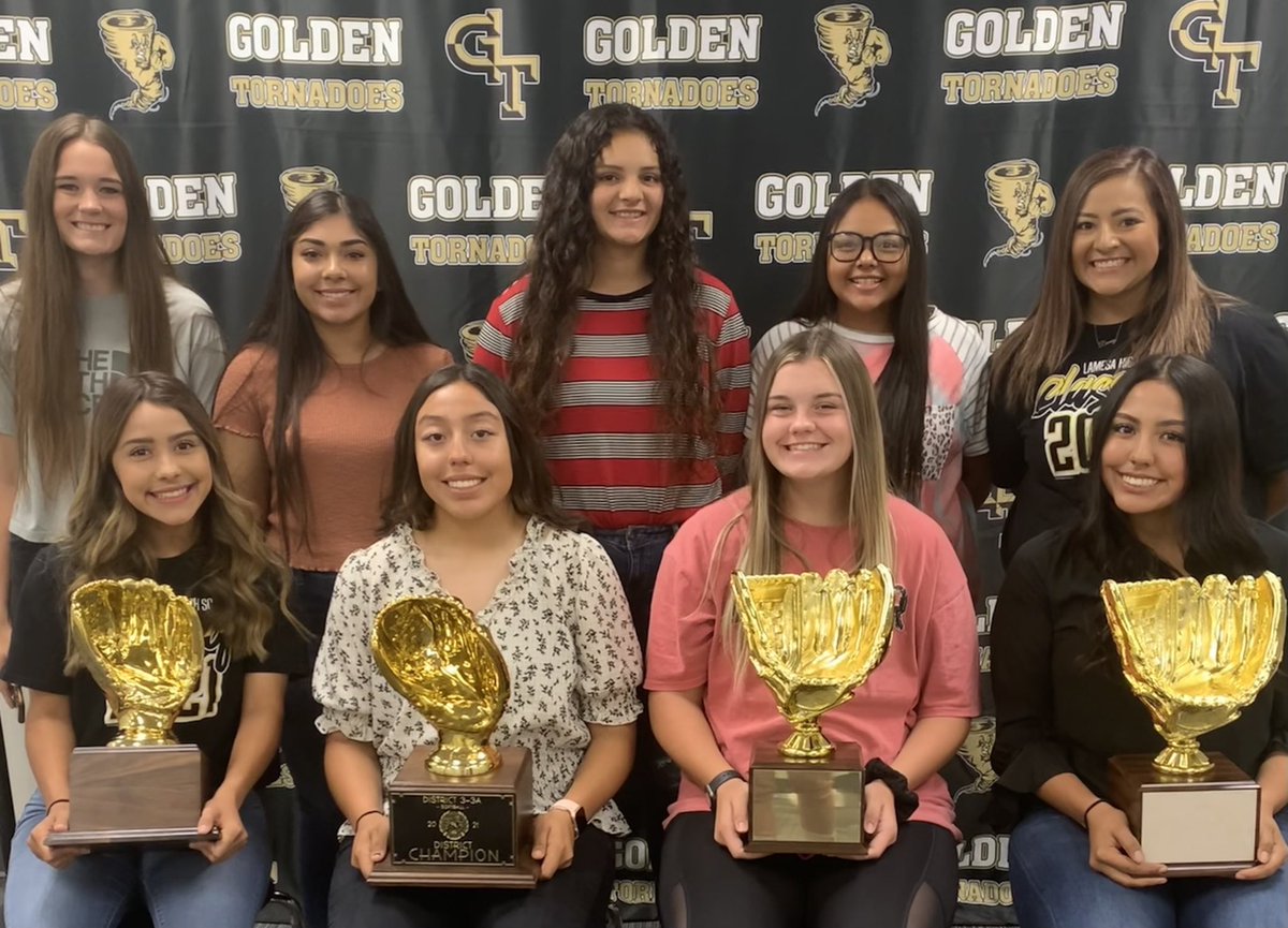 j_h3rnand3z's tweet photo. Proud of our girls. 1 honorable mention, 2 first team, 2 second team, 4 superlatives and 4 gold gloves. #TorSoftball https://t.co/kFIc9SgLDO
