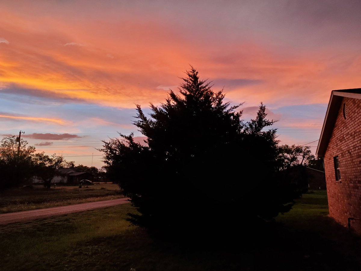 DCote232's tweet photo. #springtime #Oklahoma #clouds https://t.co/YtKaS4UHrP