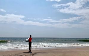 RussSL's tweet image. Cruising along west side of #Hawaii's Big Island, the landscape is dominated by ancient volcanic flows and jagged shorelines. Then you get to #Hapuna #Beach. There, the contrast of black lava rock, white sand &amp;amp; blue water means you have arrived in paradise buff.ly/34mMKwT