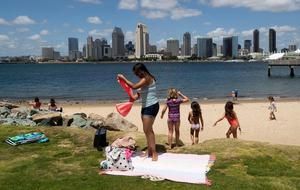 RussSL's tweet image. Cruising along west side of #Hawaii's Big Island, the landscape is dominated by ancient volcanic flows and jagged shorelines. Then you get to #Hapuna #Beach. There, the contrast of black lava rock, white sand &amp;amp; blue water means you have arrived in paradise buff.ly/34mMKwT