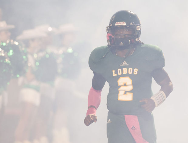 Lobo_Football's tweet photo. #CountdownToKickoff - 2 days away from kickoff of the 2nd meeting between Longview and Denton Ryan. #beatryan #txhsfb https://t.co/ZHGTxTOq6d