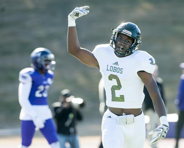 Lobo_Football's tweet photo. #CountdownToKickoff - 2 days away from kickoff of the 2nd meeting between Longview and Denton Ryan. #beatryan #txhsfb https://t.co/ZHGTxTOq6d