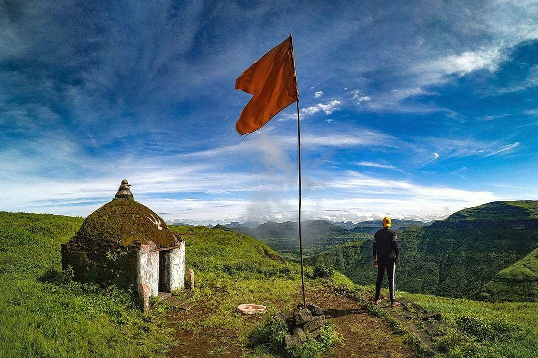 Mountain life❤️
.
.
#nashik #travelnshik #trekkersofindia