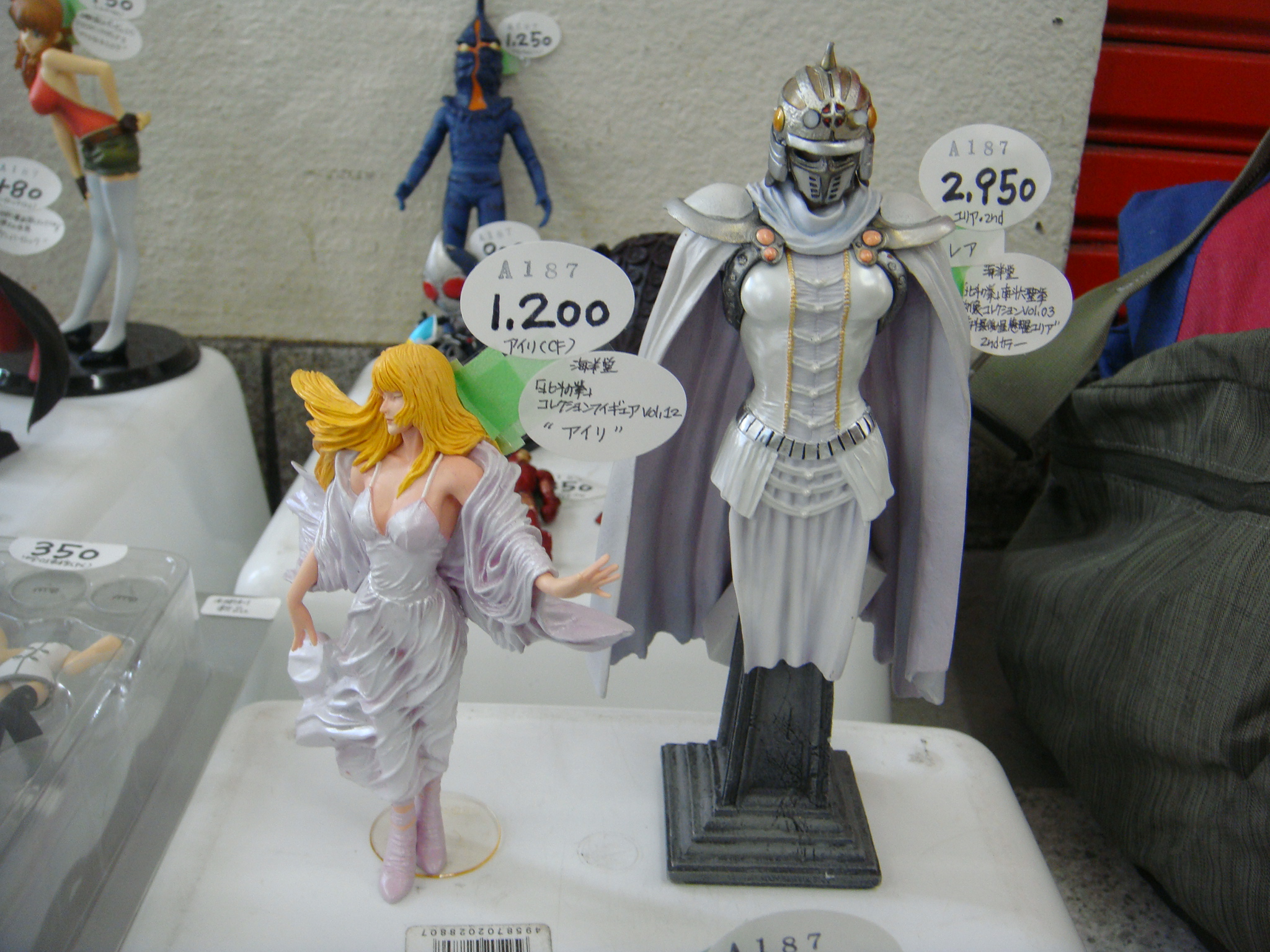 レンタルショーケース Cubestyle 2c276ケースに入荷しました 北斗の拳 レア 海洋堂 南斗六聖拳 胸像コレクションvol 03 慈母星ユリア 2ndカラー 海洋堂 コレクションフィギュア Vol12 アイリ Hgシリーズ 世紀末救世主登場編 ユリア 海洋堂