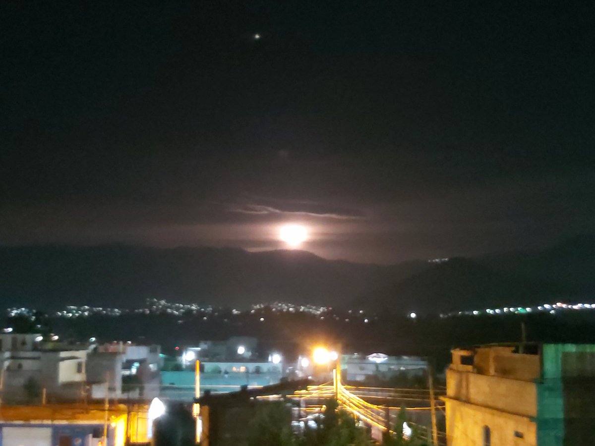 Una hermosa luna ,esta noche desde Xelaju.