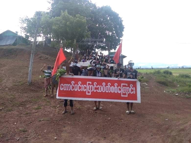 hannayuri_twt's tweet photo. A guerrilla anti-military protest took place on May 28 in Taung Min Pyaung Village, #Launglon ,Dawei District, in Tanintharyi Division.
#May28Coup #WhatsHappeningInMyanmar https://t.co/6zvfRYtX8b