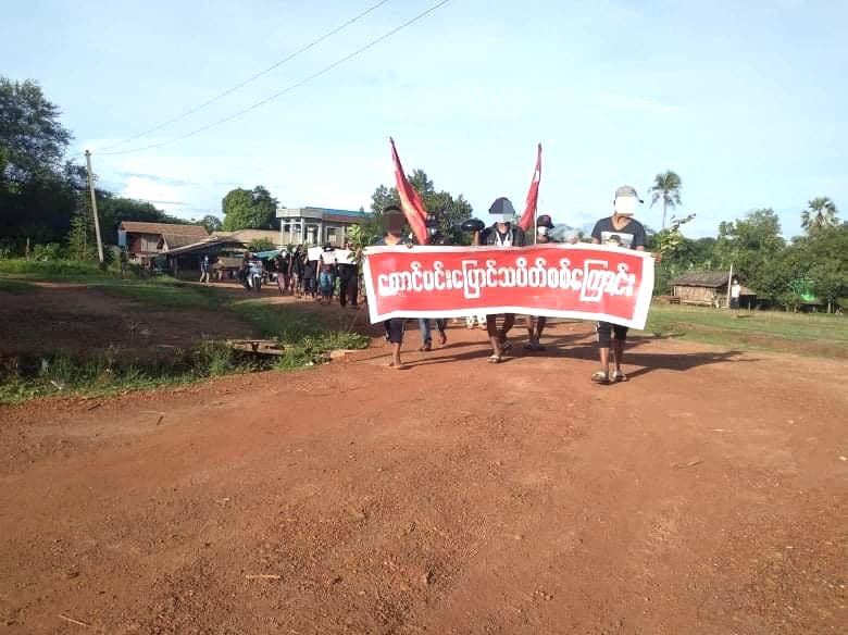 hannayuri_twt's tweet photo. A guerrilla anti-military protest took place on May 28 in Taung Min Pyaung Village, #Launglon ,Dawei District, in Tanintharyi Division.
#May28Coup #WhatsHappeningInMyanmar https://t.co/6zvfRYtX8b