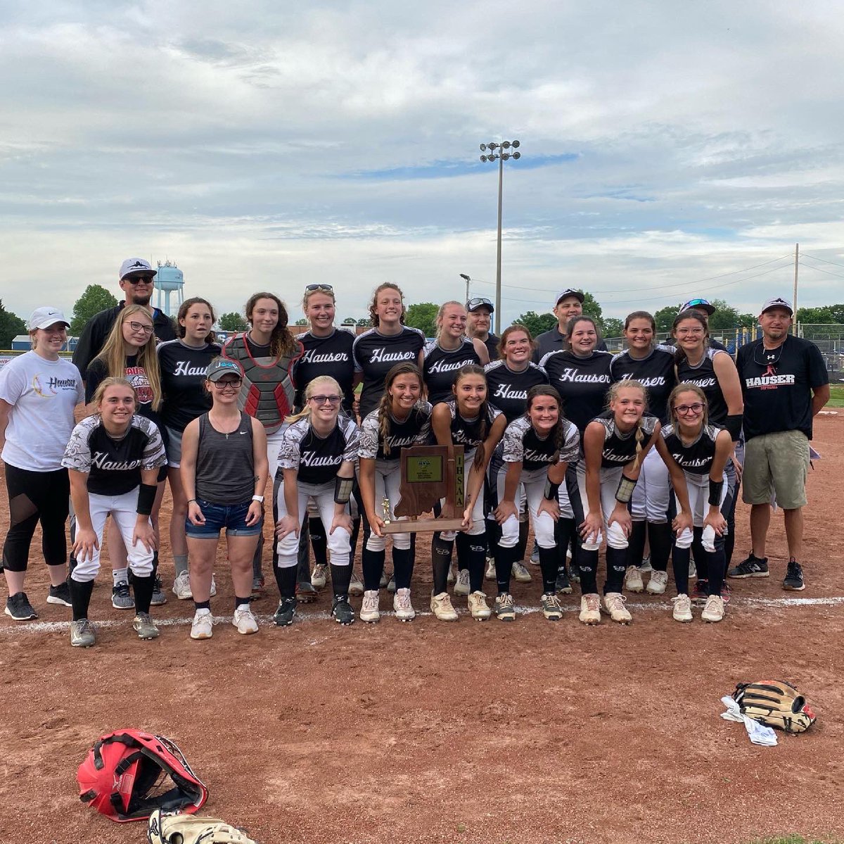 Congratulations to Hauser Lady Jets on your Sectional win! #hopetownjets #hausersoftball