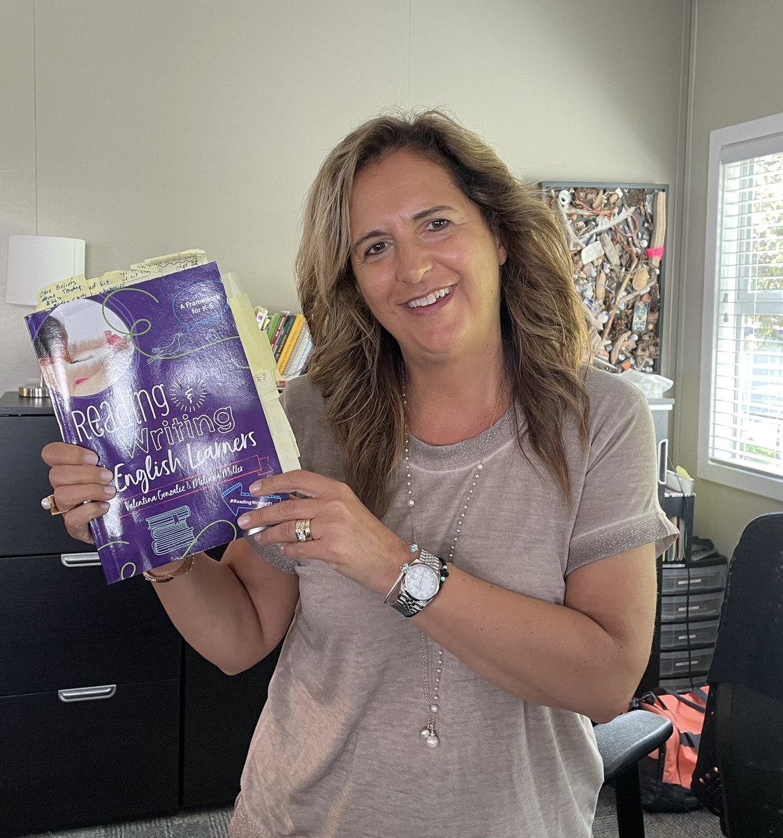 MariaY09186775's tweet photo. Excellent resource! I loved the book so much ... check out all my stiki tabs! Thank you @ValentinaESL and @DrMelindaMiller! #bcell #westvaned @SLShortall @hieu_fraser @11Loa @hvisona @Jcstephenson729 https://t.co/9qj4mzu6sI
