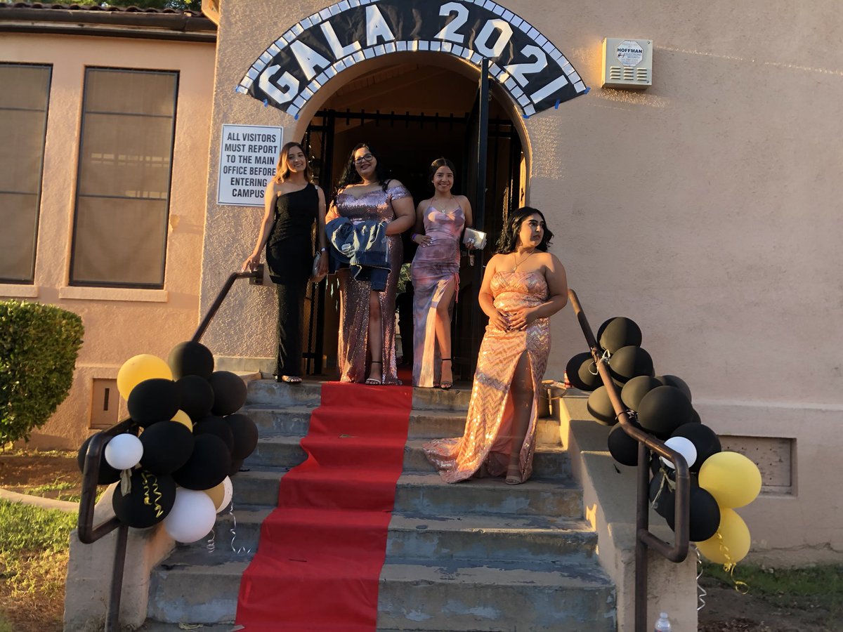YHSDRAGONS's tweet photo. YHS Prom 2021!! Congratulations to our Senior Court!! 🐉💜 https://t.co/YBVJfotFJE