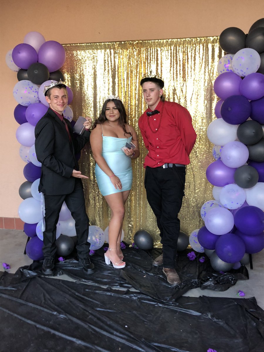YHSDRAGONS's tweet photo. YHS Prom 2021!! Congratulations to our Senior Court!! 🐉💜 https://t.co/YBVJfotFJE